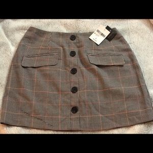 Black/Beige Plaid Skirt - Perfect for the Fall!